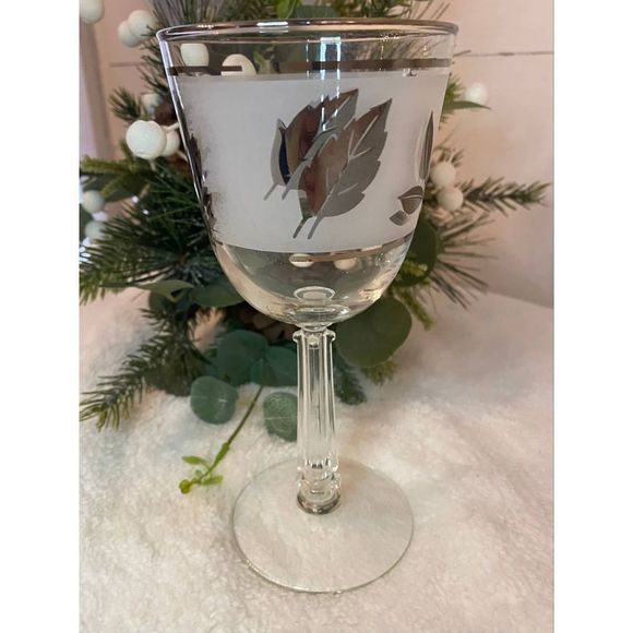 Libbey Silver Leaf Wine Glass MCM - Picture 1 of 2